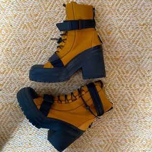Converse boot heel